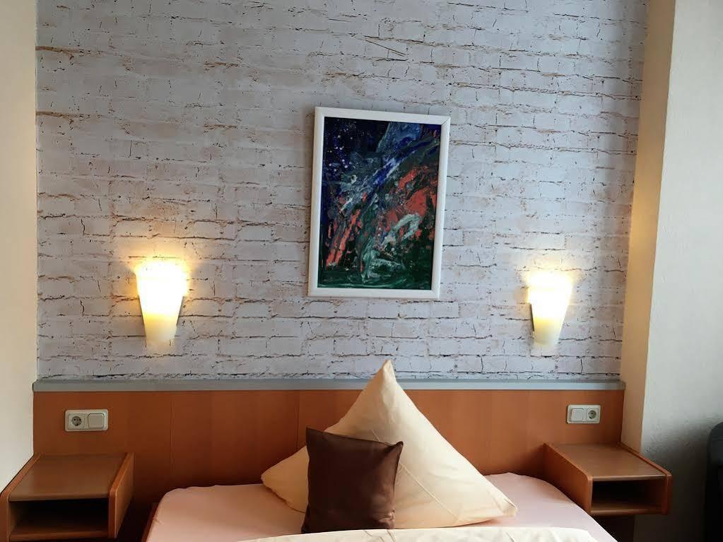 Hotel Stadt Hamburg Am Fluss ซาร์บรึคเคน ภายนอก รูปภาพ
