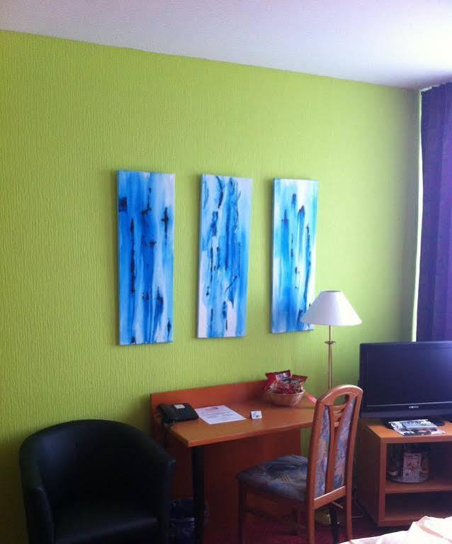 Hotel Stadt Hamburg Am Fluss ซาร์บรึคเคน ภายนอก รูปภาพ