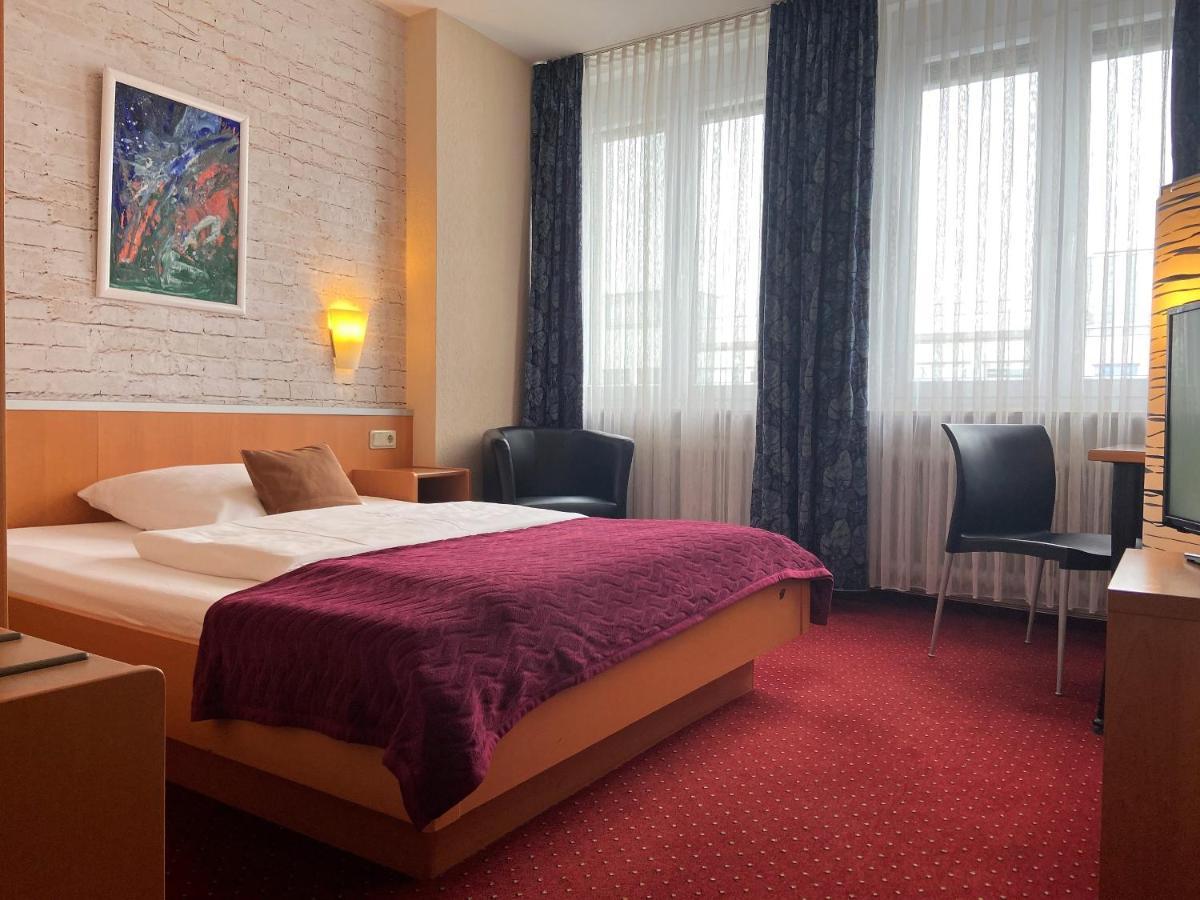 Hotel Stadt Hamburg Am Fluss ซาร์บรึคเคน ภายนอก รูปภาพ