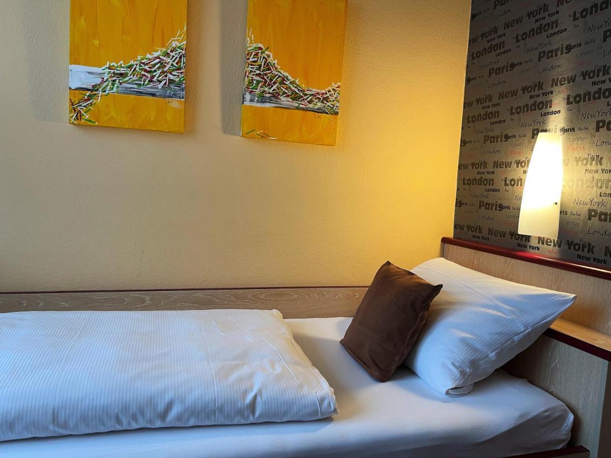 Hotel Stadt Hamburg Am Fluss ซาร์บรึคเคน ภายนอก รูปภาพ