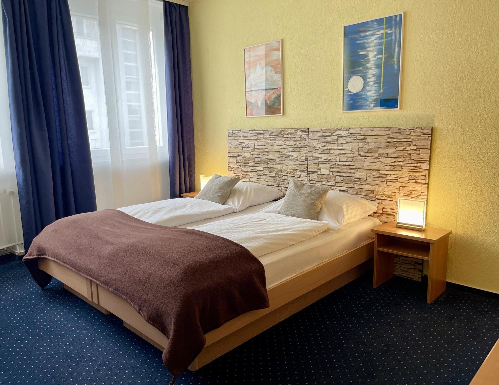 Hotel Stadt Hamburg Am Fluss ซาร์บรึคเคน ภายนอก รูปภาพ