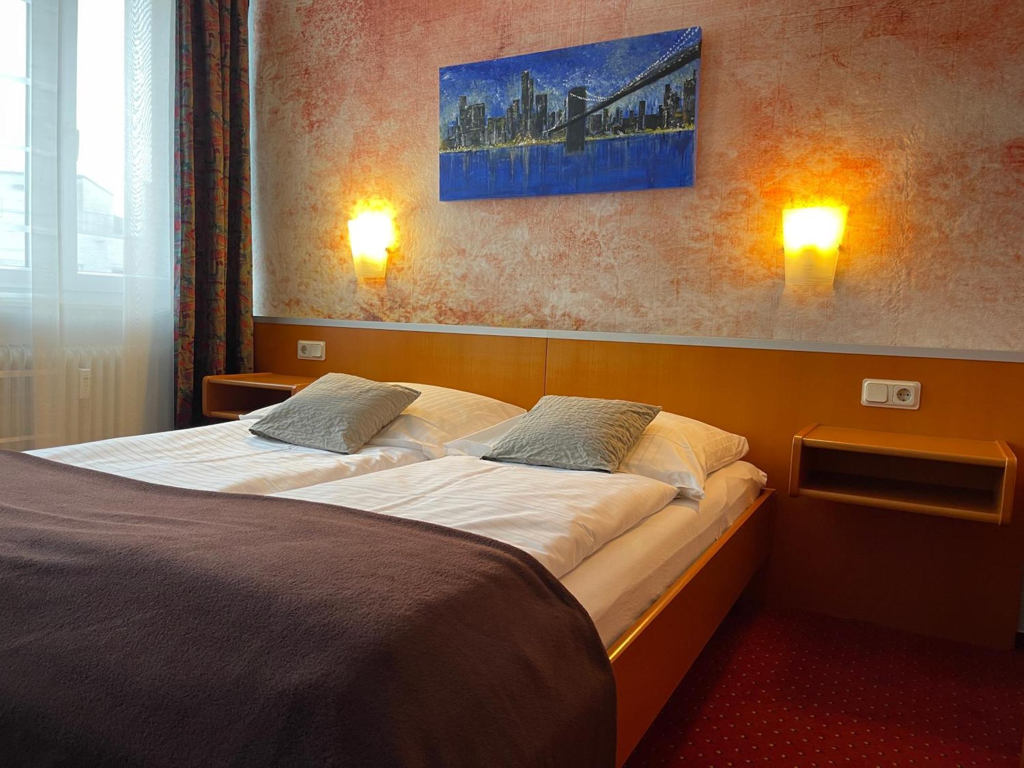 Hotel Stadt Hamburg Am Fluss ซาร์บรึคเคน ภายนอก รูปภาพ