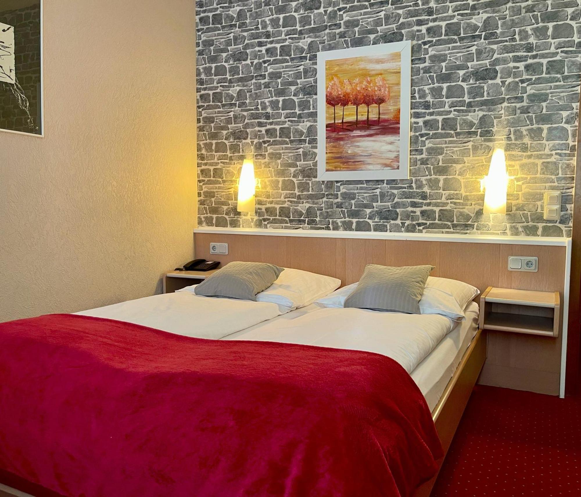 Hotel Stadt Hamburg Am Fluss ซาร์บรึคเคน ภายนอก รูปภาพ