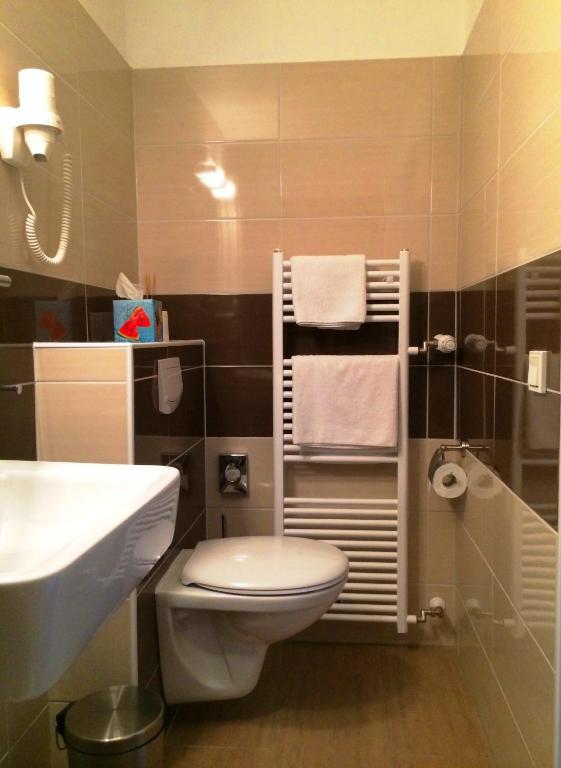 Hotel Stadt Hamburg Am Fluss ซาร์บรึคเคน ภายนอก รูปภาพ