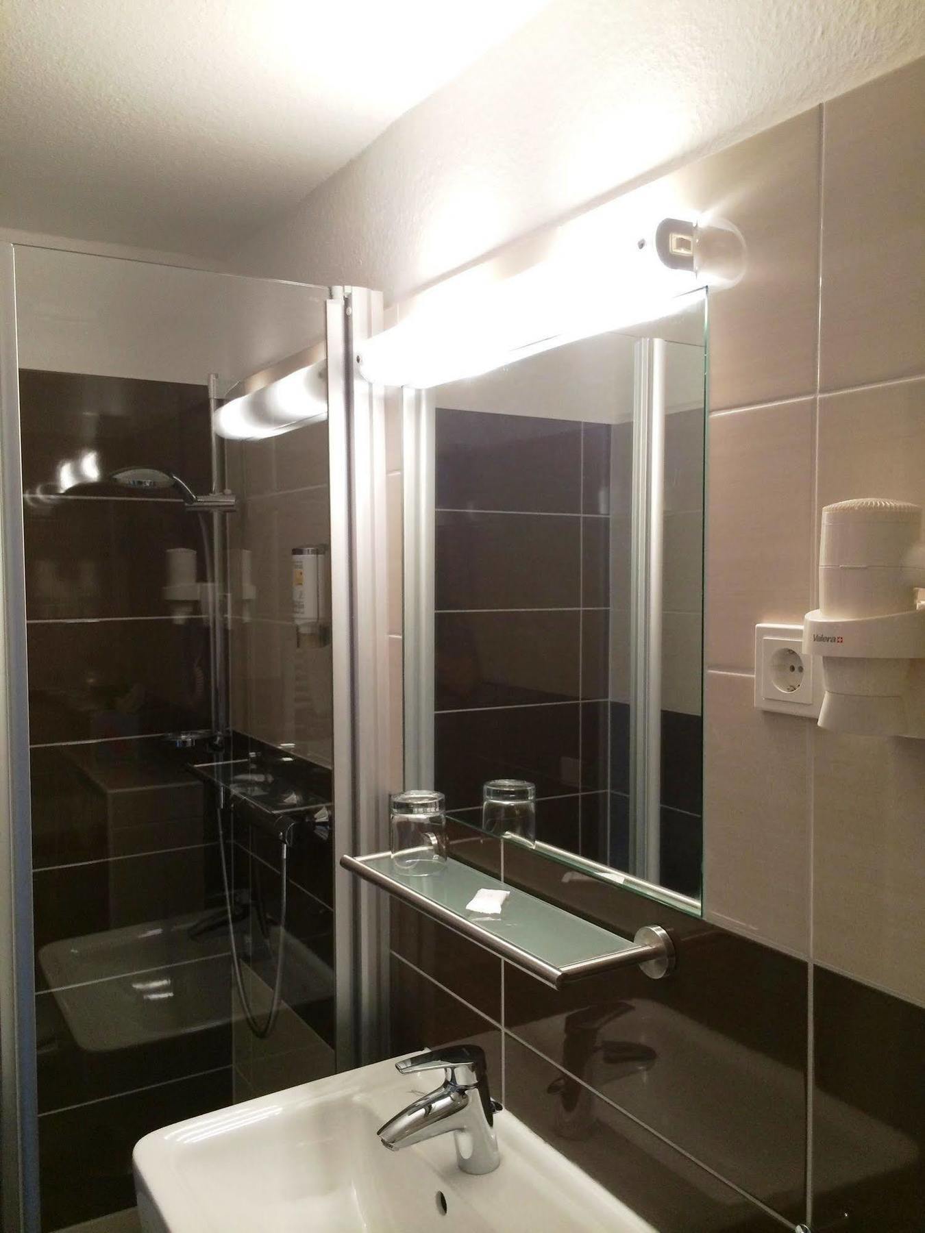 Hotel Stadt Hamburg Am Fluss ซาร์บรึคเคน ภายนอก รูปภาพ