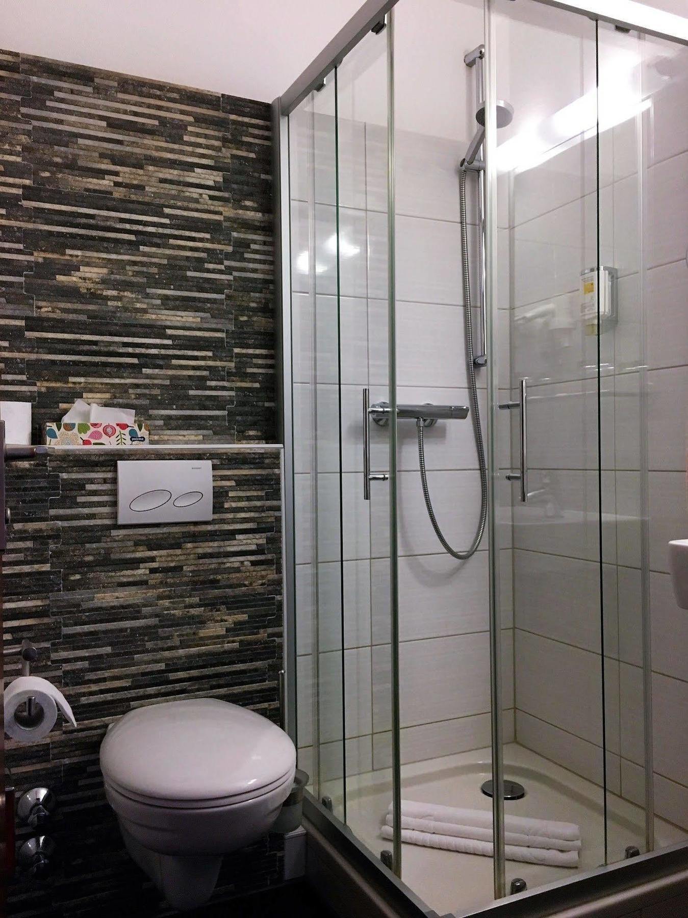 Hotel Stadt Hamburg Am Fluss ซาร์บรึคเคน ภายนอก รูปภาพ